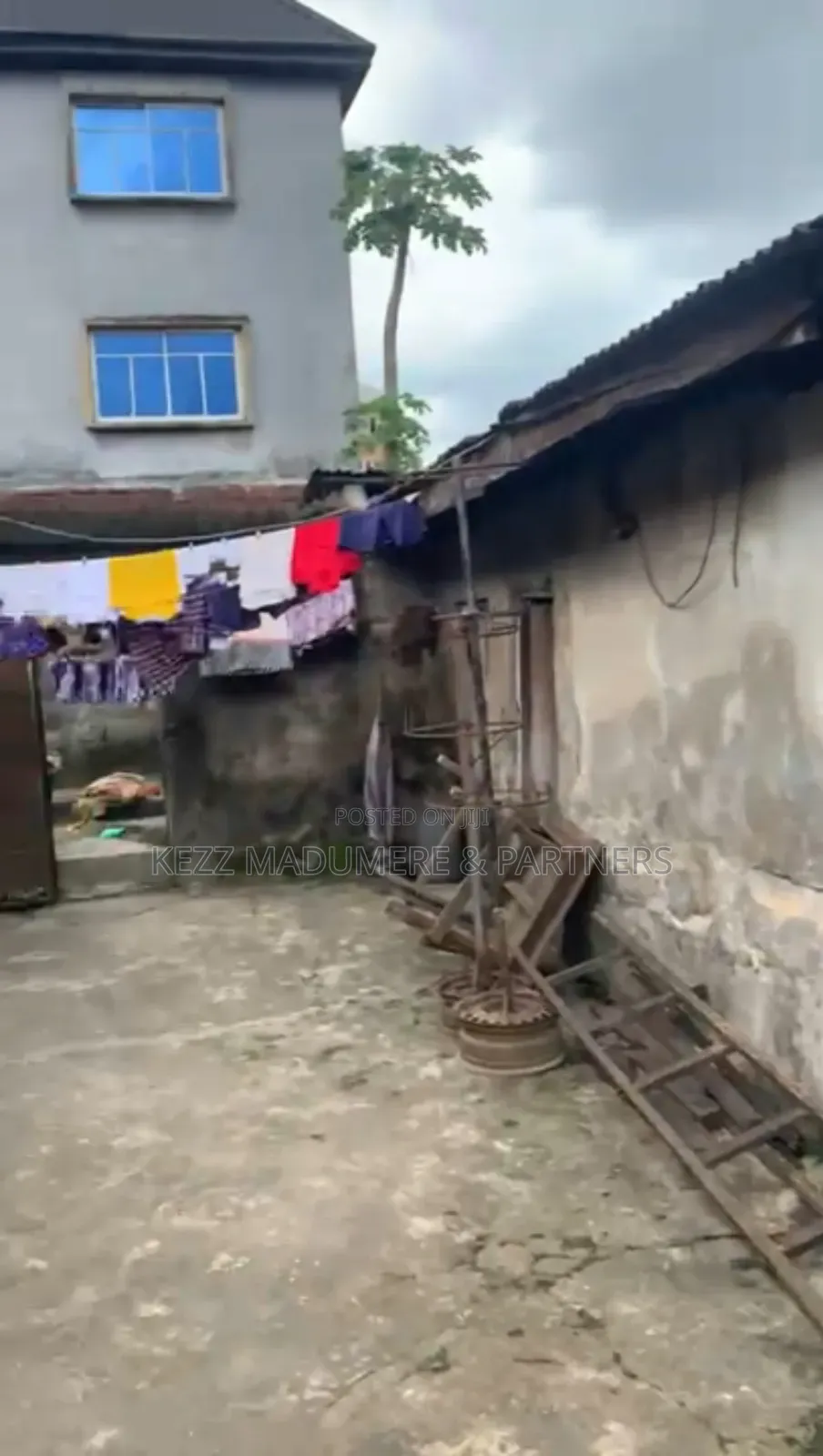 10bdrm Bungalow in School Road ,Aba , for sale