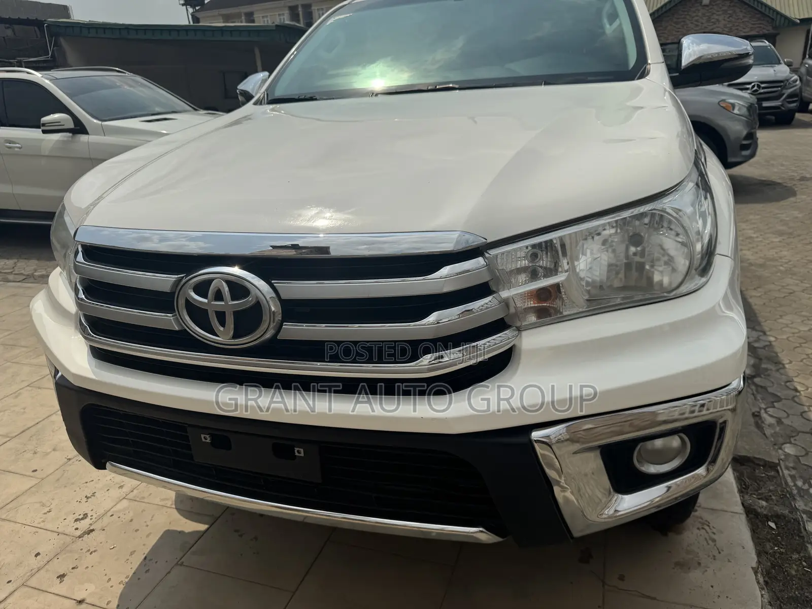 Toyota Hilux SR5 4x4 2019 White