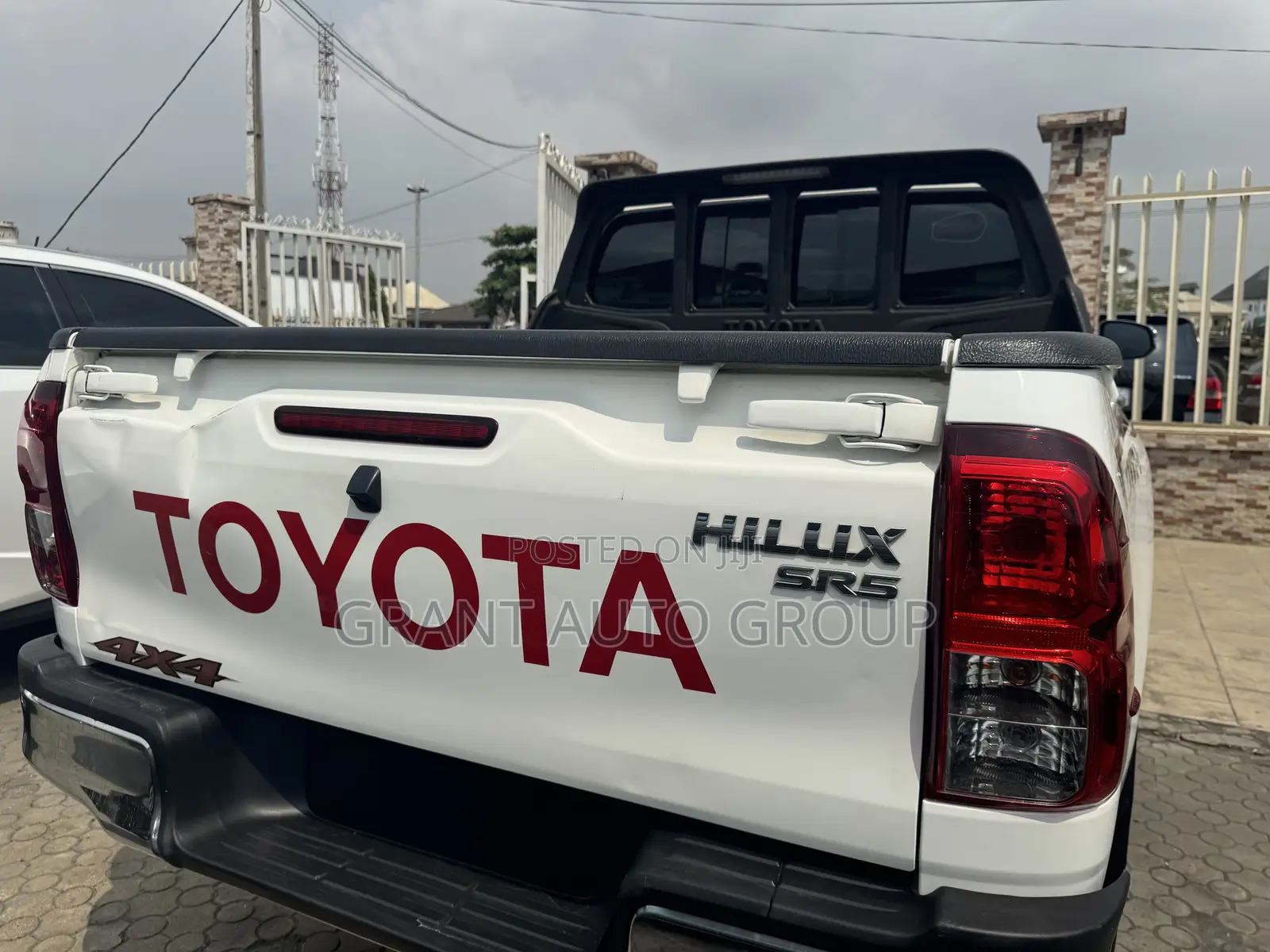 Toyota Hilux SR5 4x4 2019 White