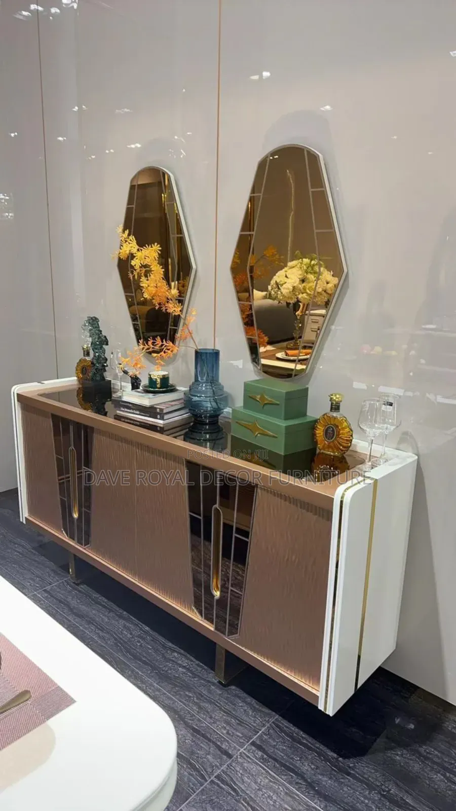 Classic Unique Design Mirror Console