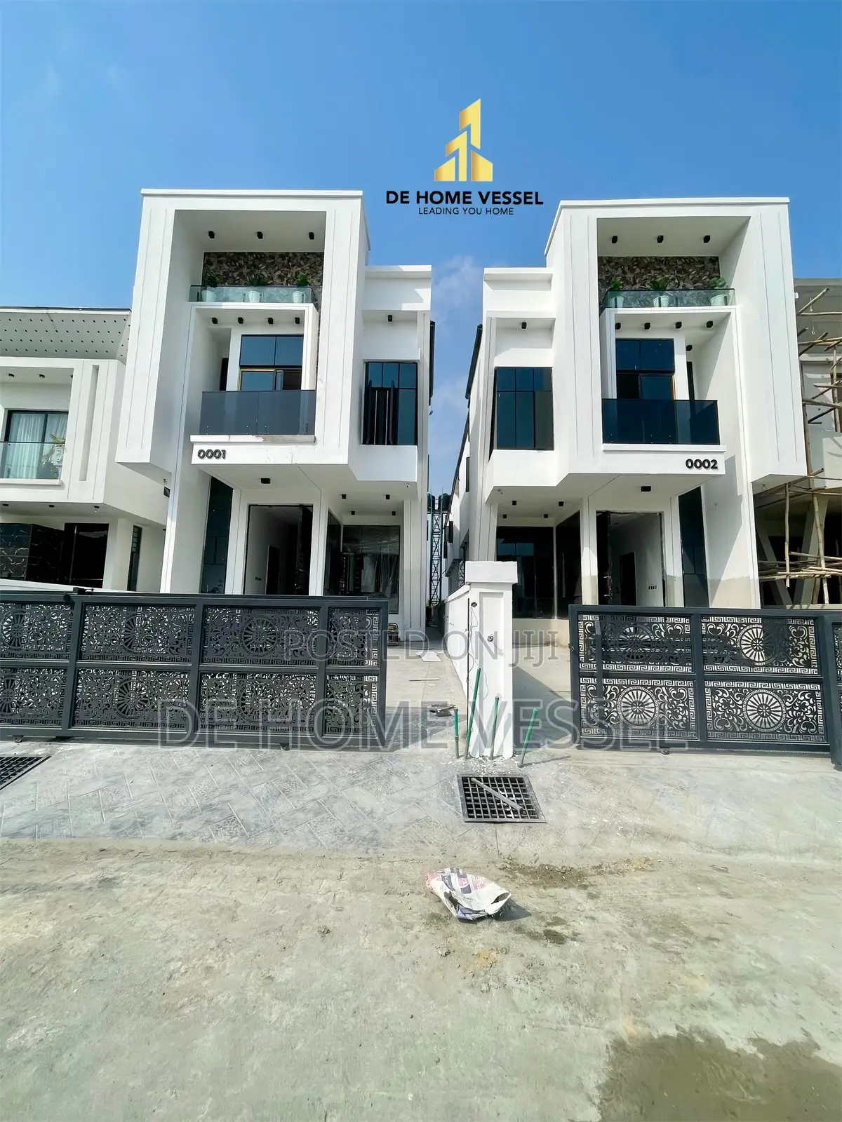 5bdrm Duplex in Chevron for sale