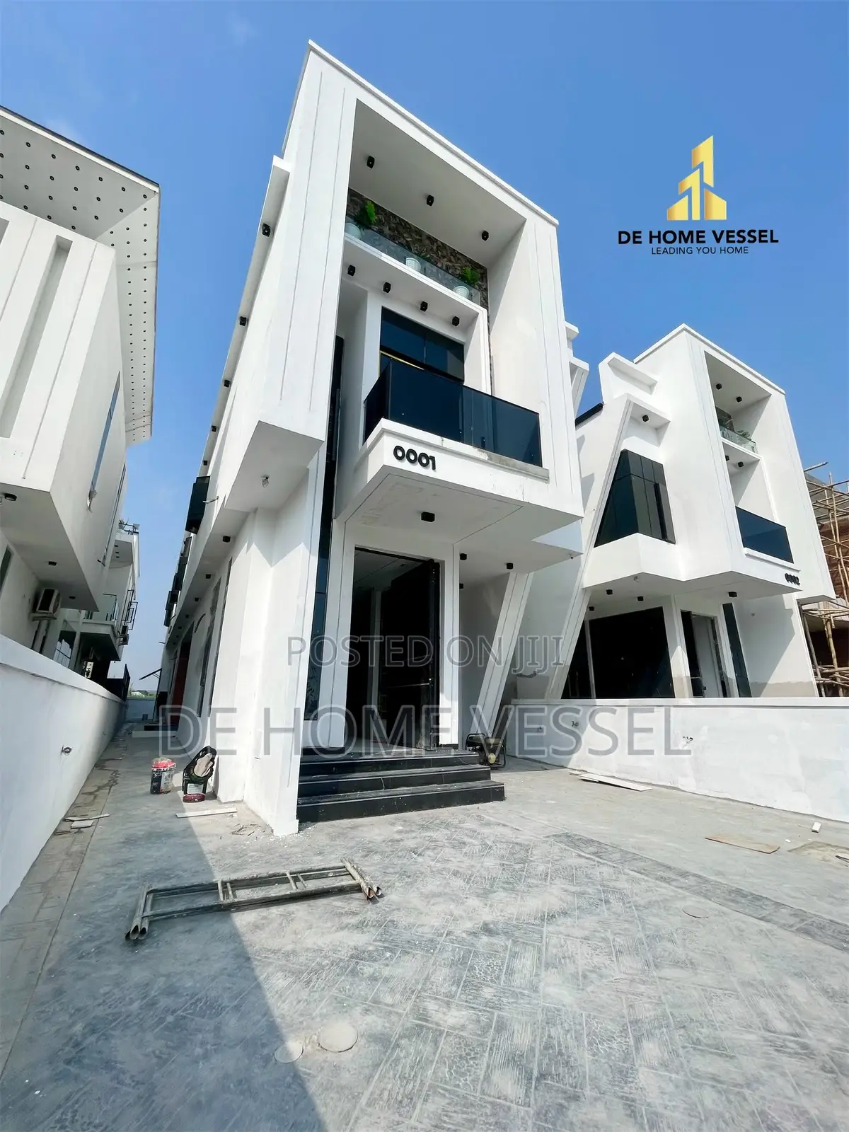 5bdrm Duplex in Chevron for sale