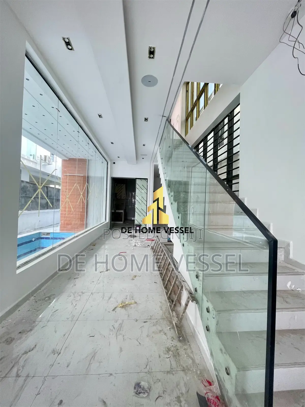 5bdrm Duplex in Chevron for sale