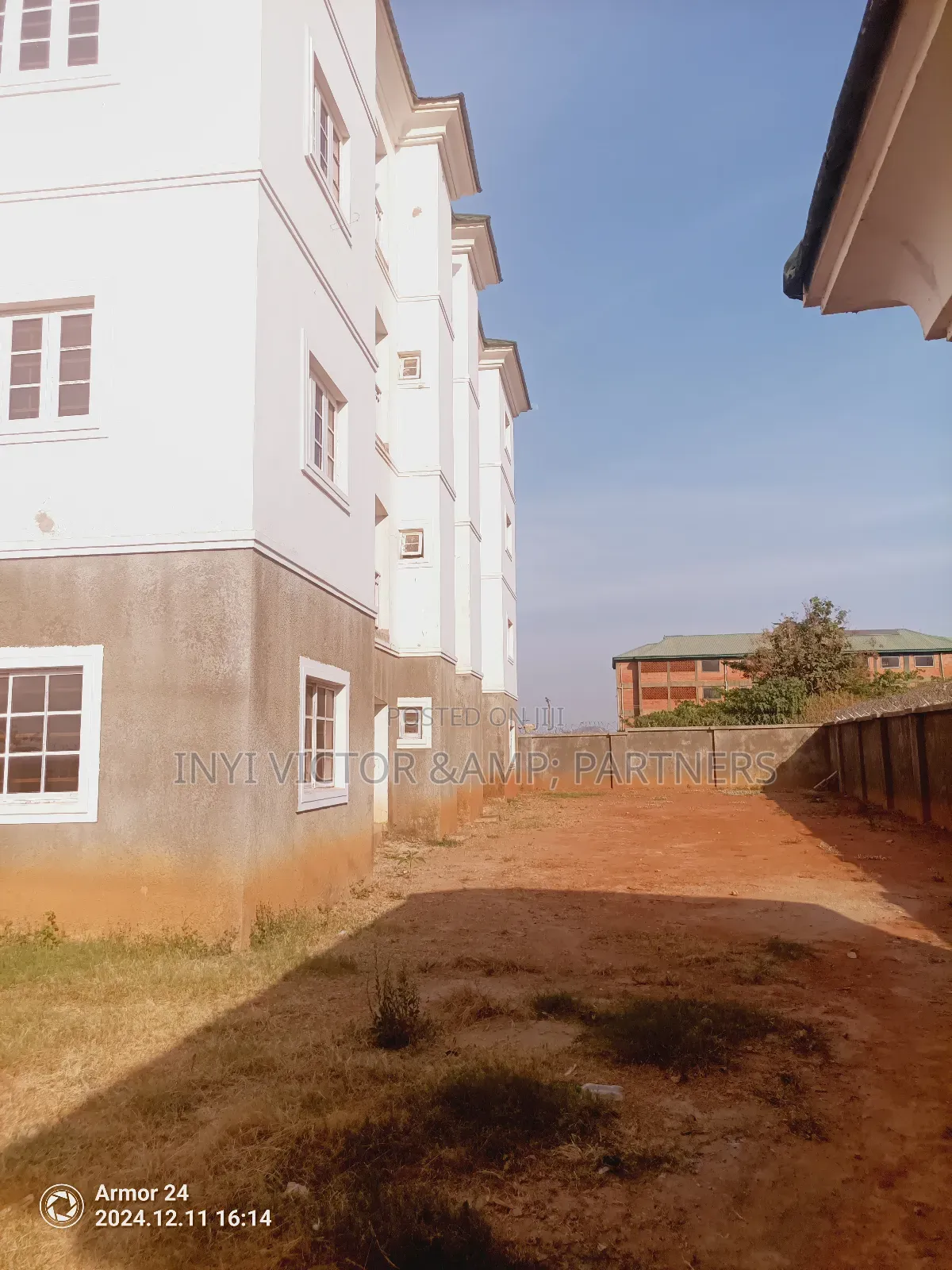 3bdrm Block of Flats in Clean, Kaura for sale