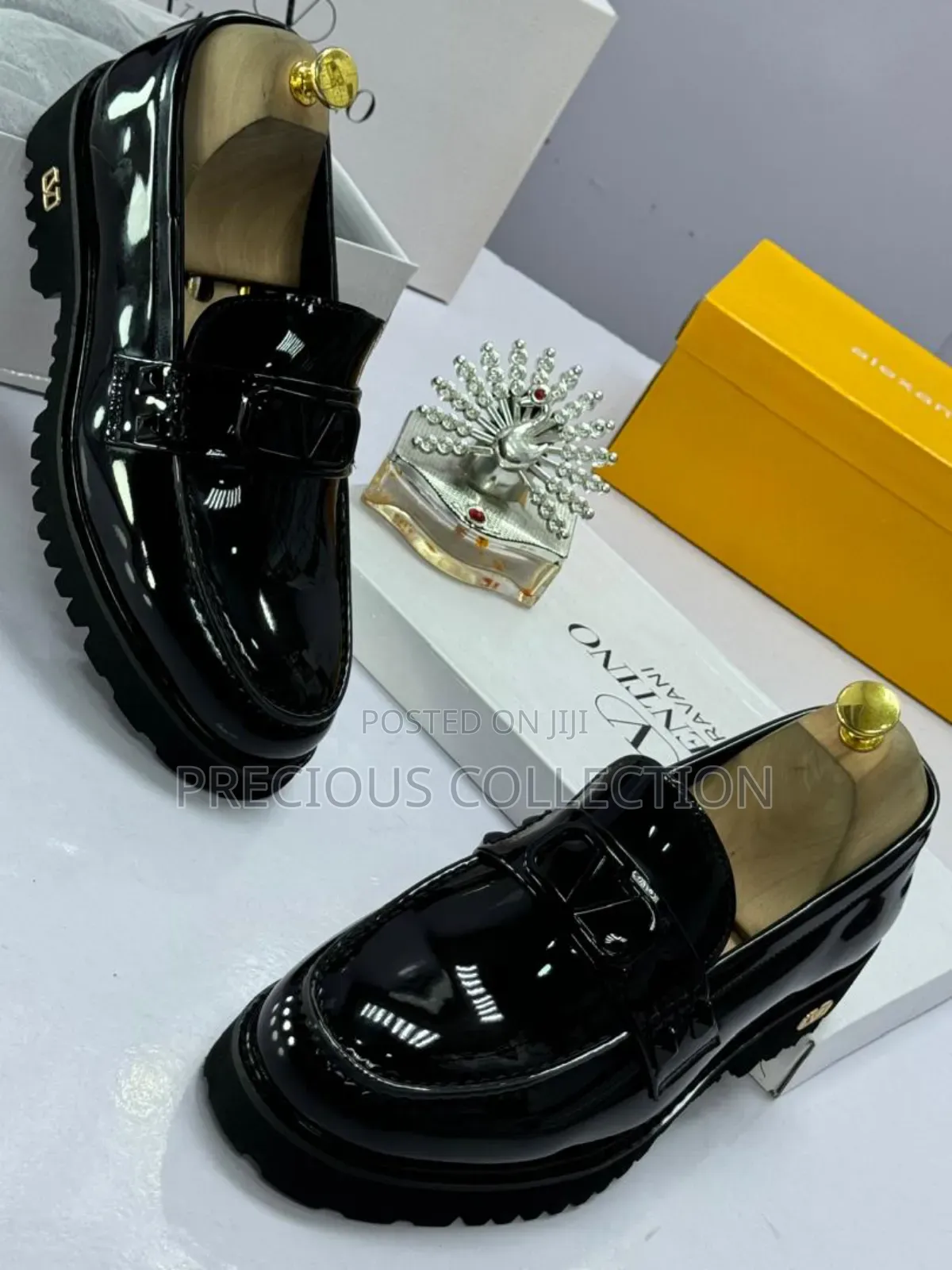 Men's Valentino Glossy Leather Cooperate Shoe