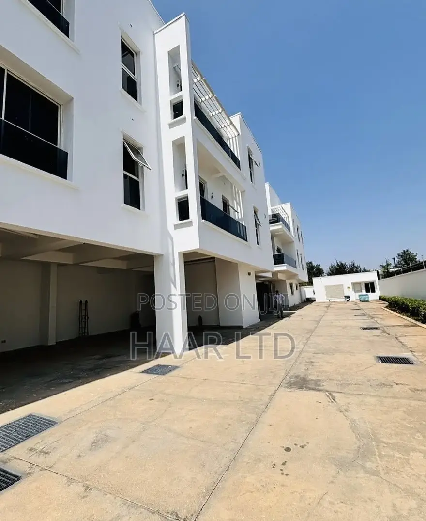 3bdrm Apartment in Banana Island for rent