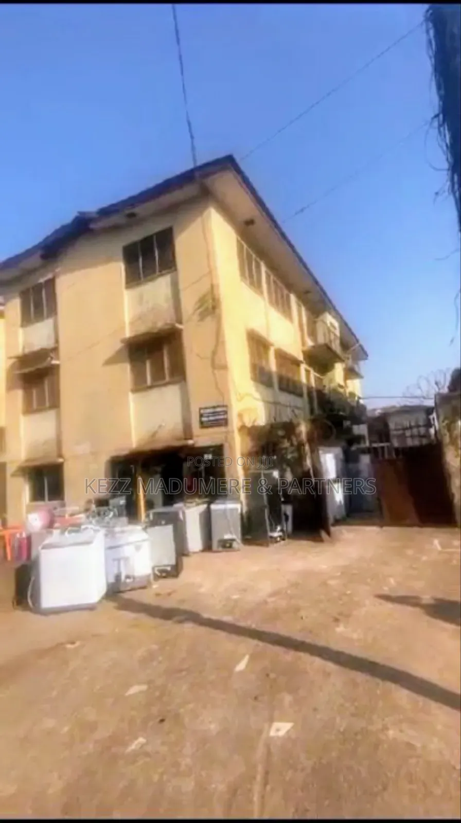 6bdrm Block of Flats in Achara Layout , for sale