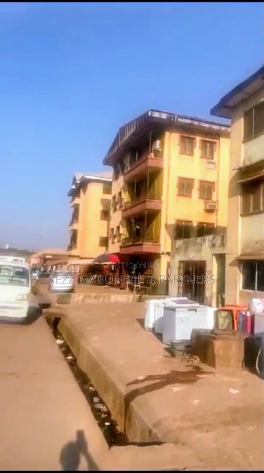 6bdrm Block of Flats in Achara Layout , for sale