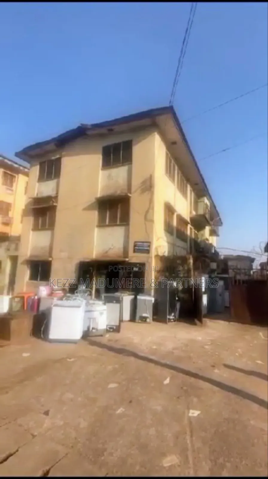 6bdrm Block of Flats in Achara Layout , for sale