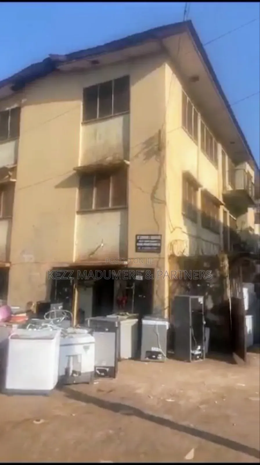 6bdrm Block of Flats in Achara Layout , for sale