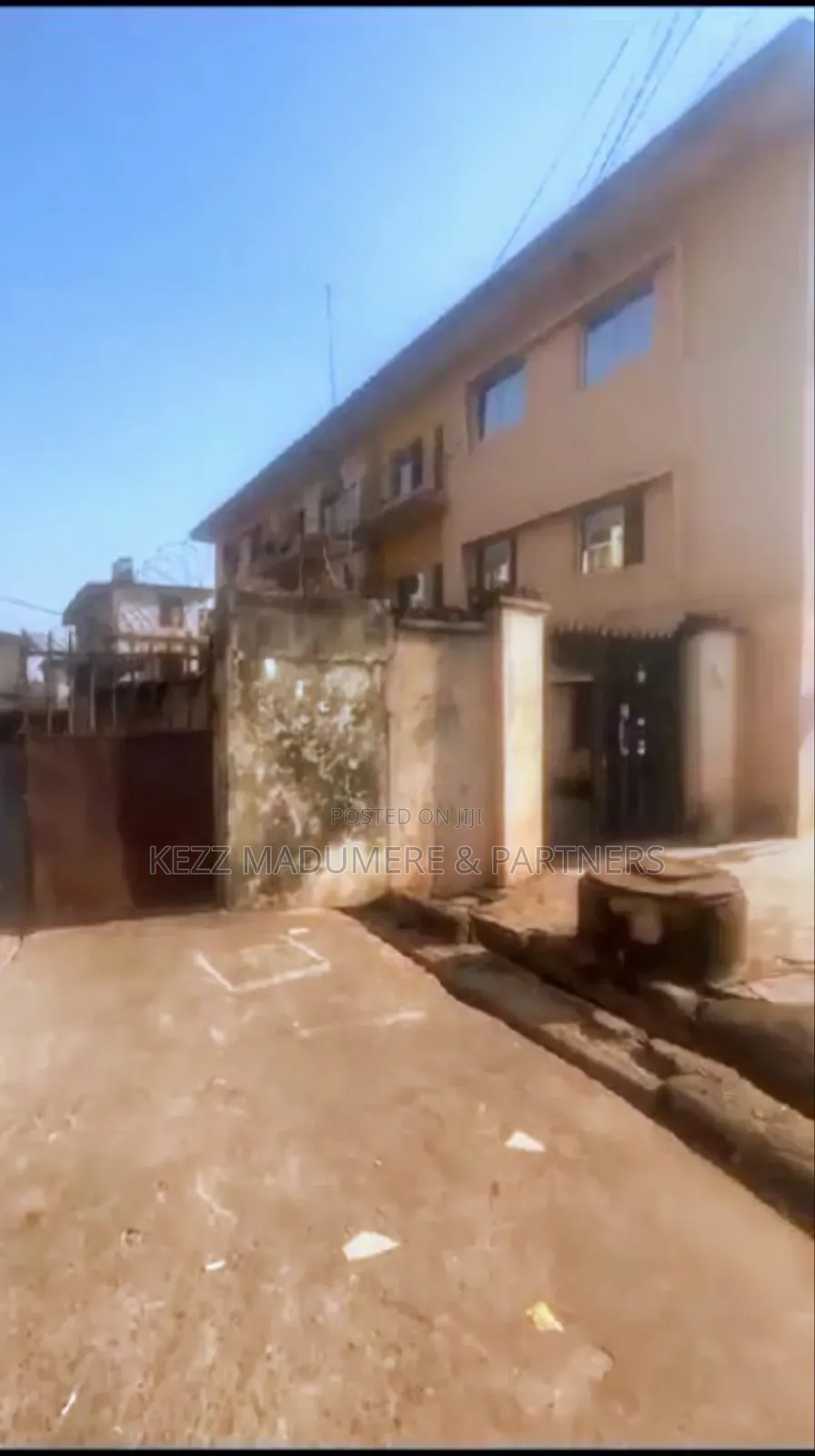 6bdrm Block of Flats in Achara Layout , for sale