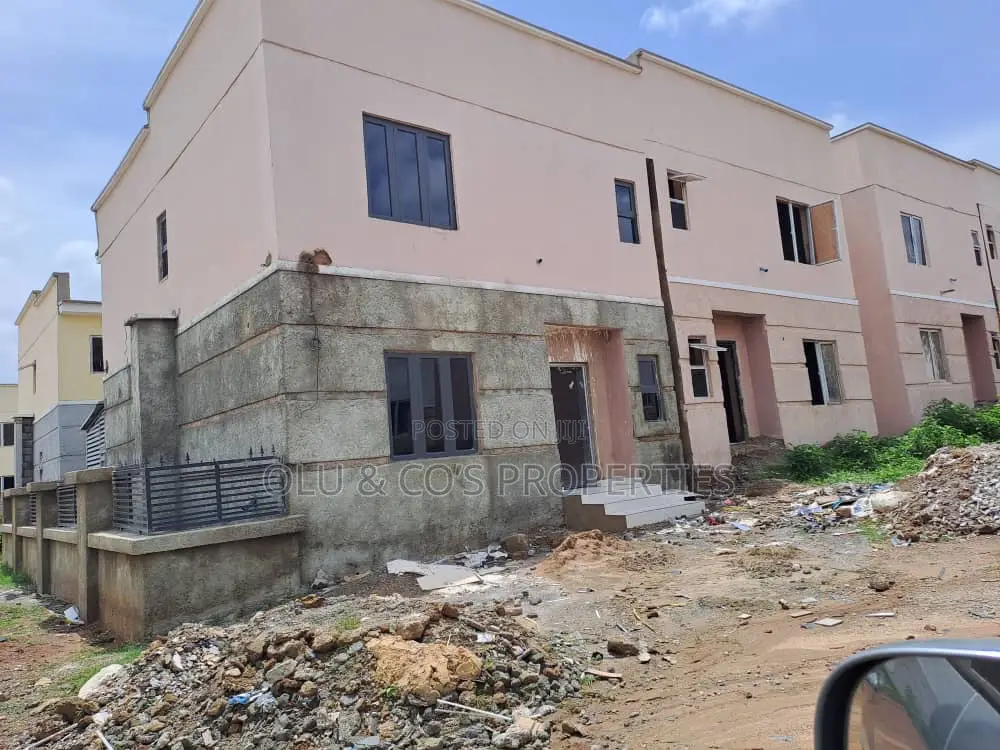 4bdrm Duplex in Brains &Hammer, Life Camp for sale