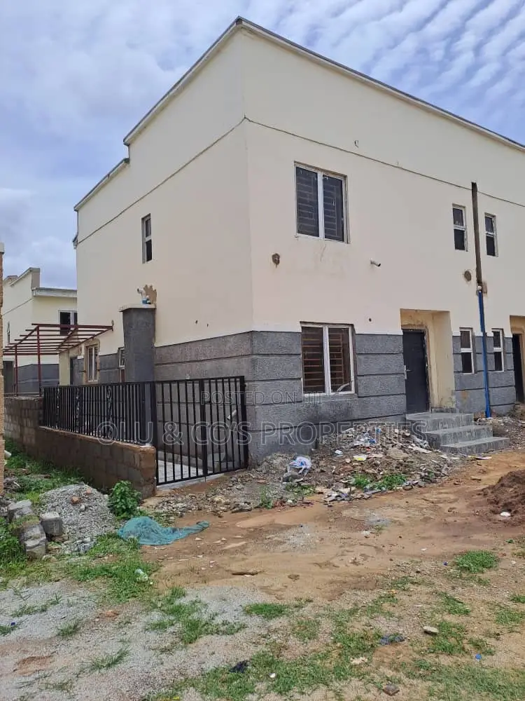 4bdrm Duplex in Brains &Hammer, Life Camp for sale