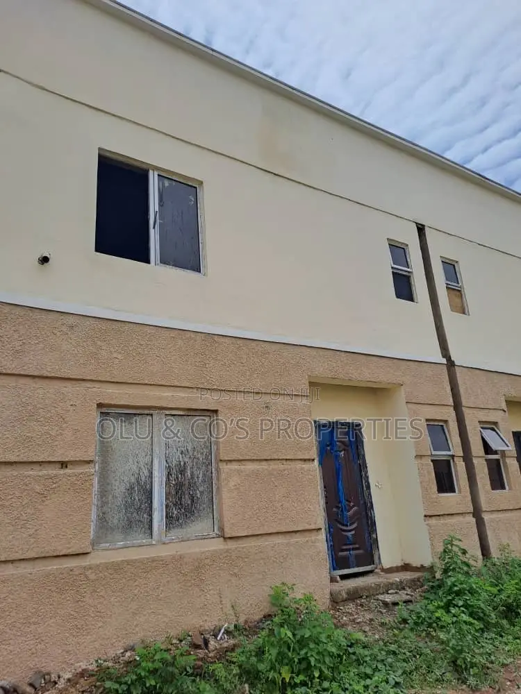 4bdrm Duplex in Brains &Hammer, Life Camp for sale