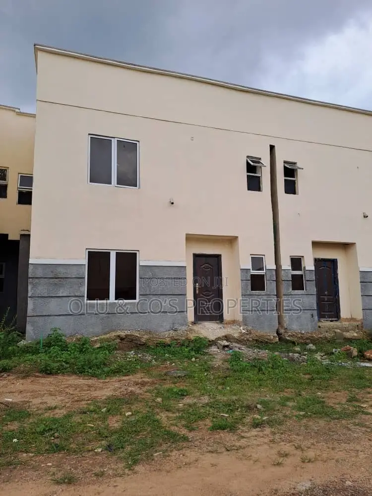 4bdrm Duplex in Brains &Hammer, Life Camp for sale