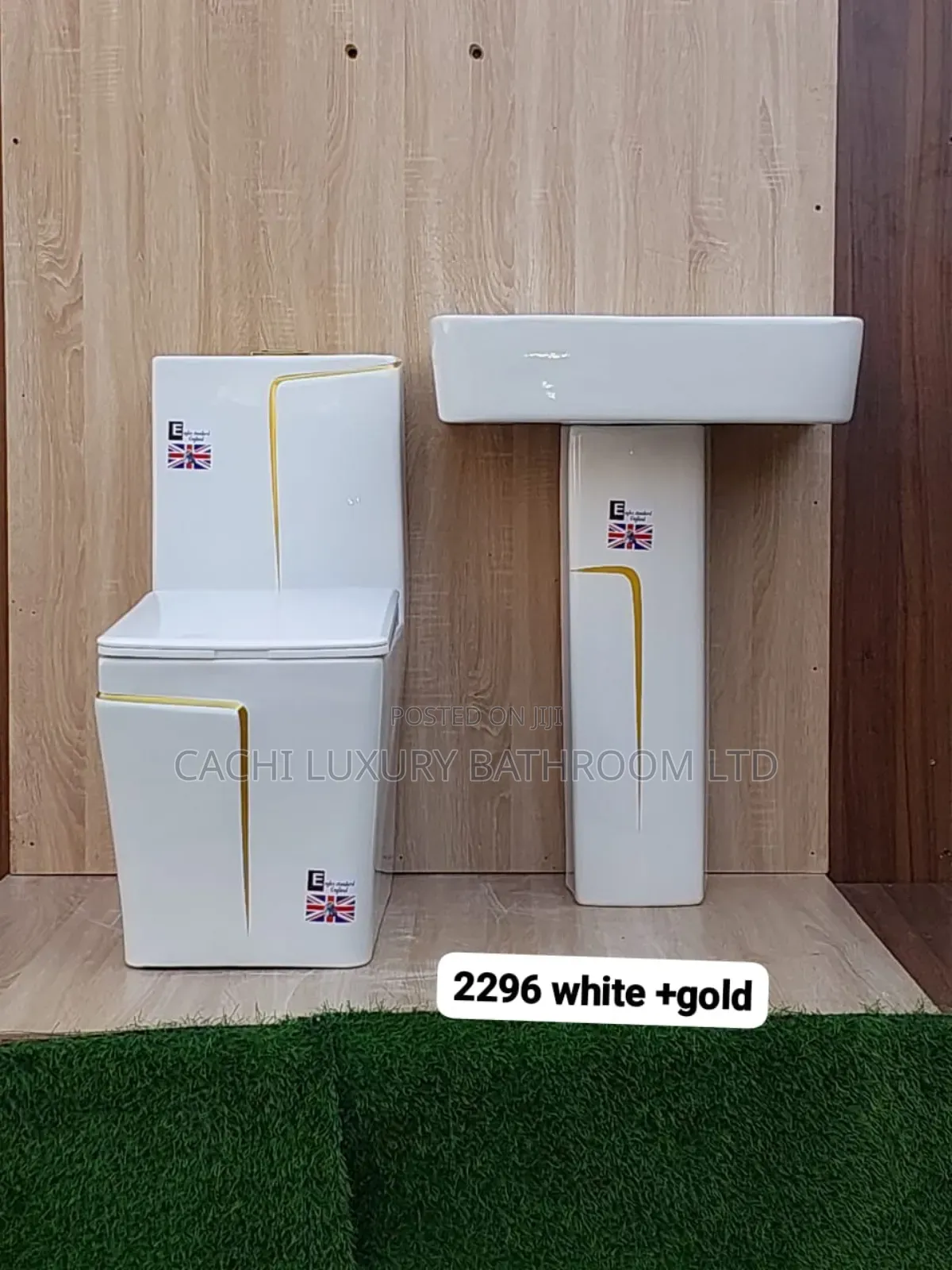 White and Gold Wc Set