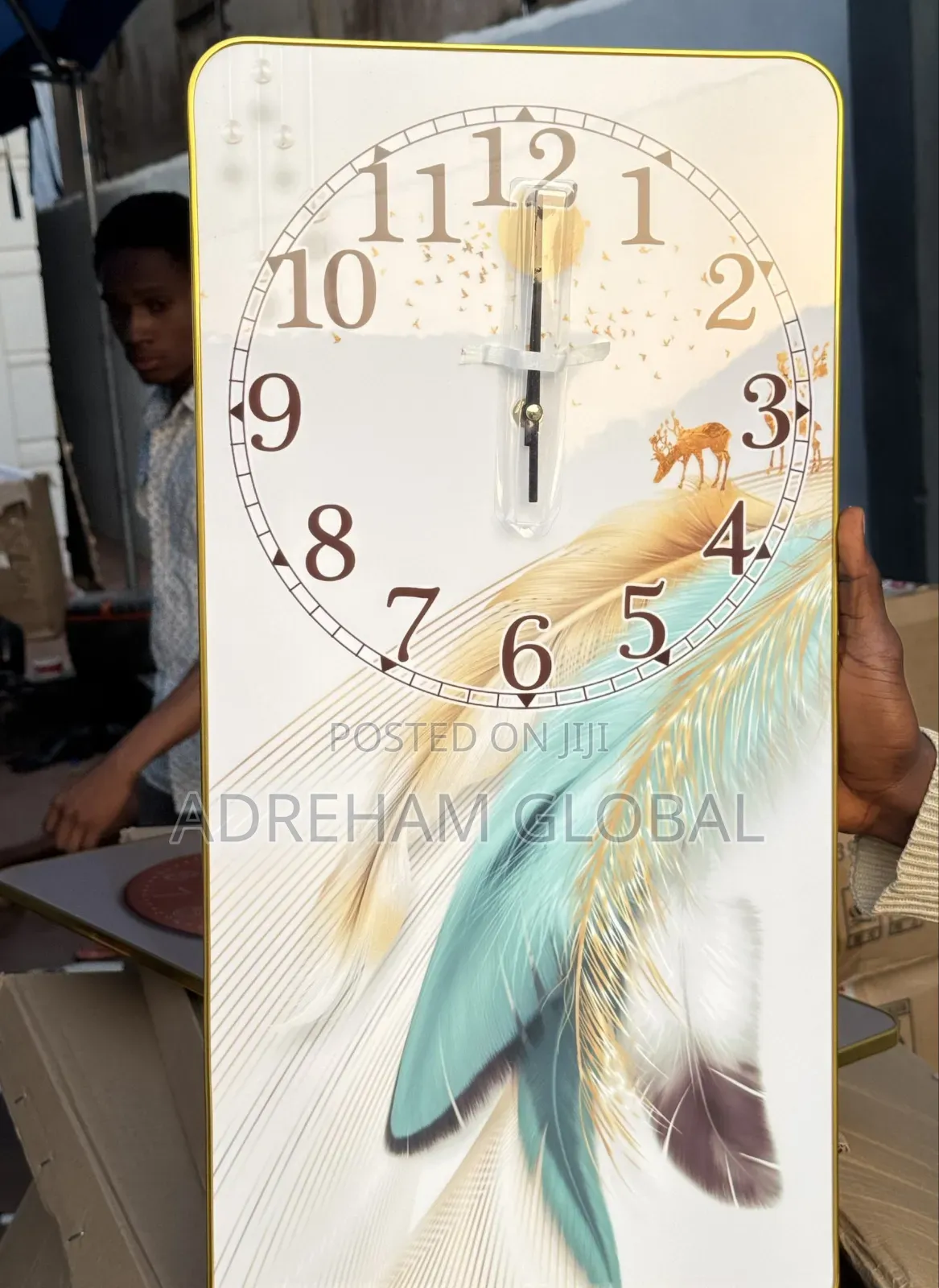 Classy Sophisticated Wall Clock And Decor