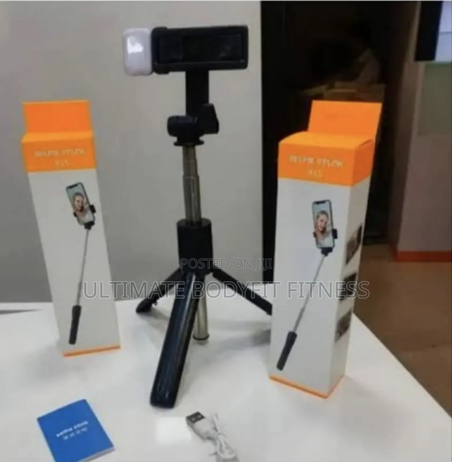 Brand New Selfie Stick R1s Black