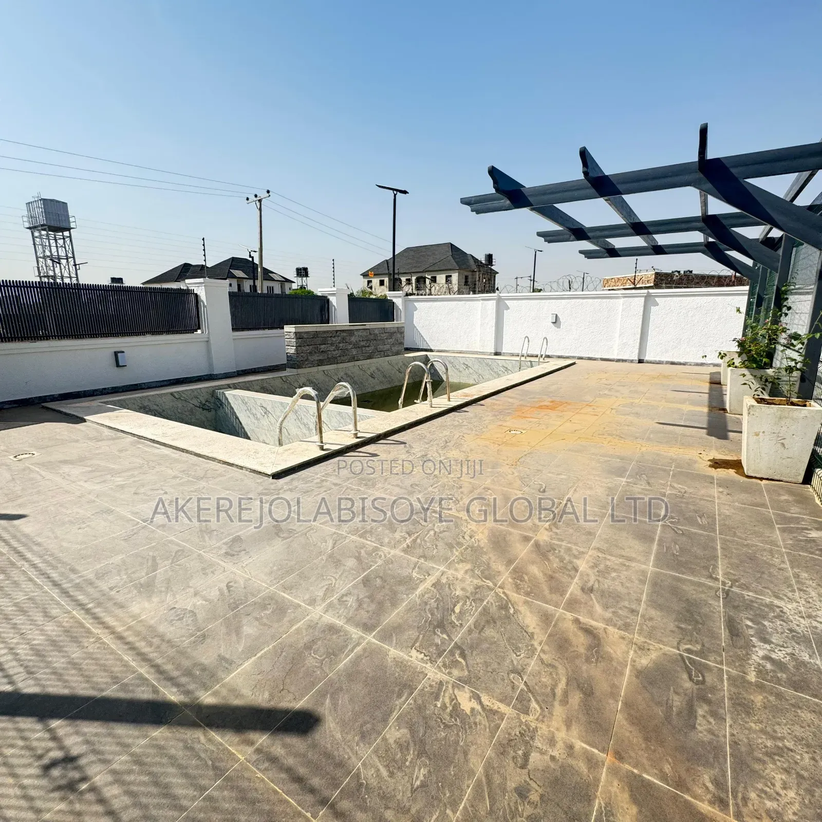 4bdrm Townhouse/Terrace in Lifecamp for sale