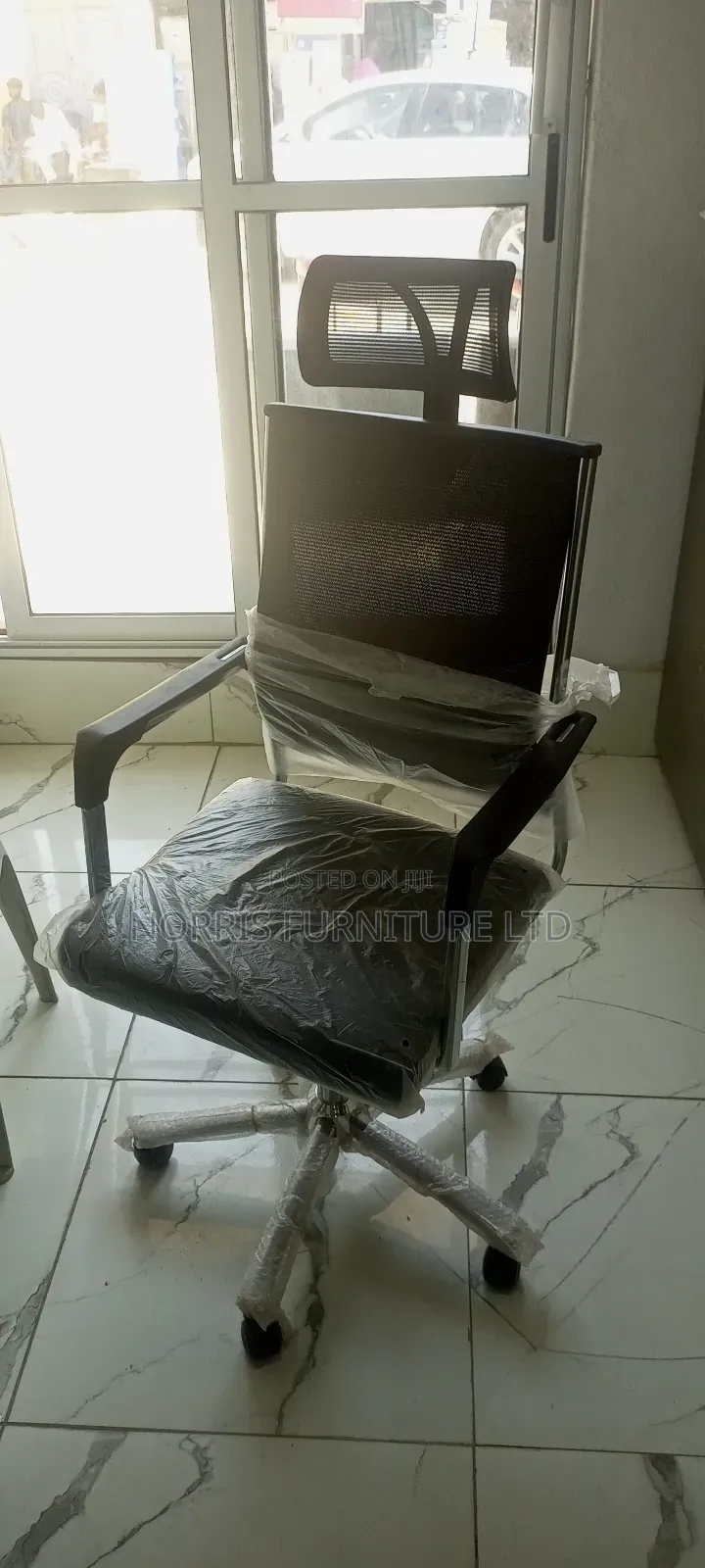 Executive Headrest, Swivel Office Chair