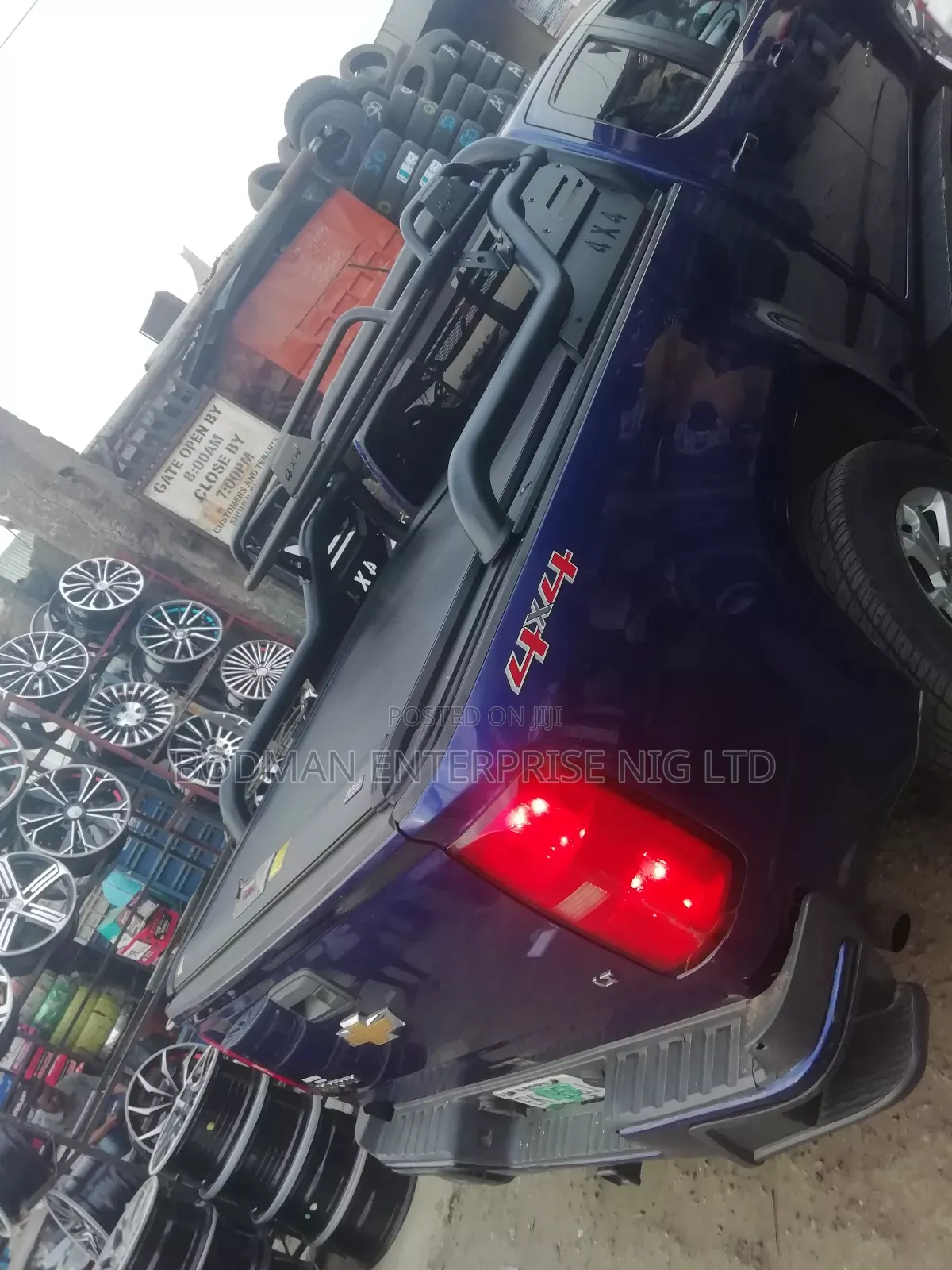 Rolling Boot Cover With Off Road Spoiler for Chevlrolet %:=_
