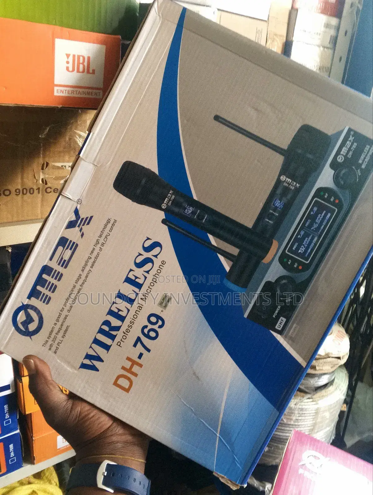 Omax DH769 Handheld UHF Wireless Microphone.