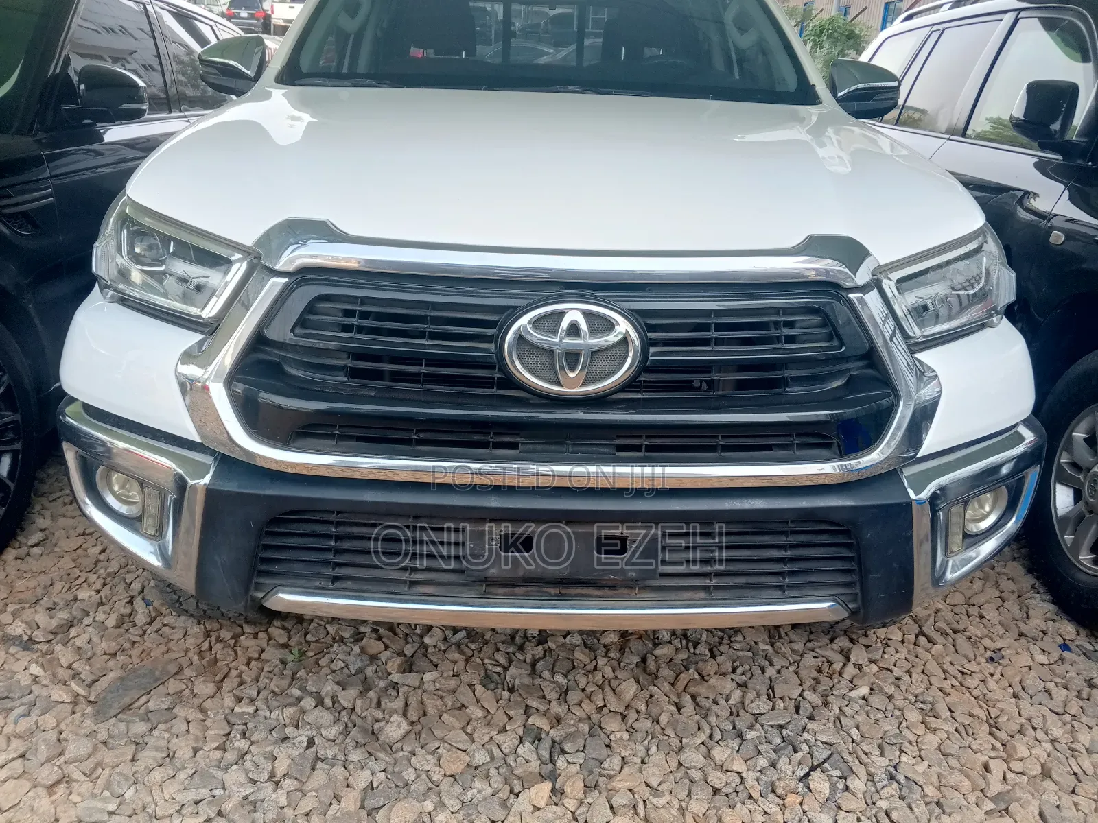 Toyota Hilux 2022 White