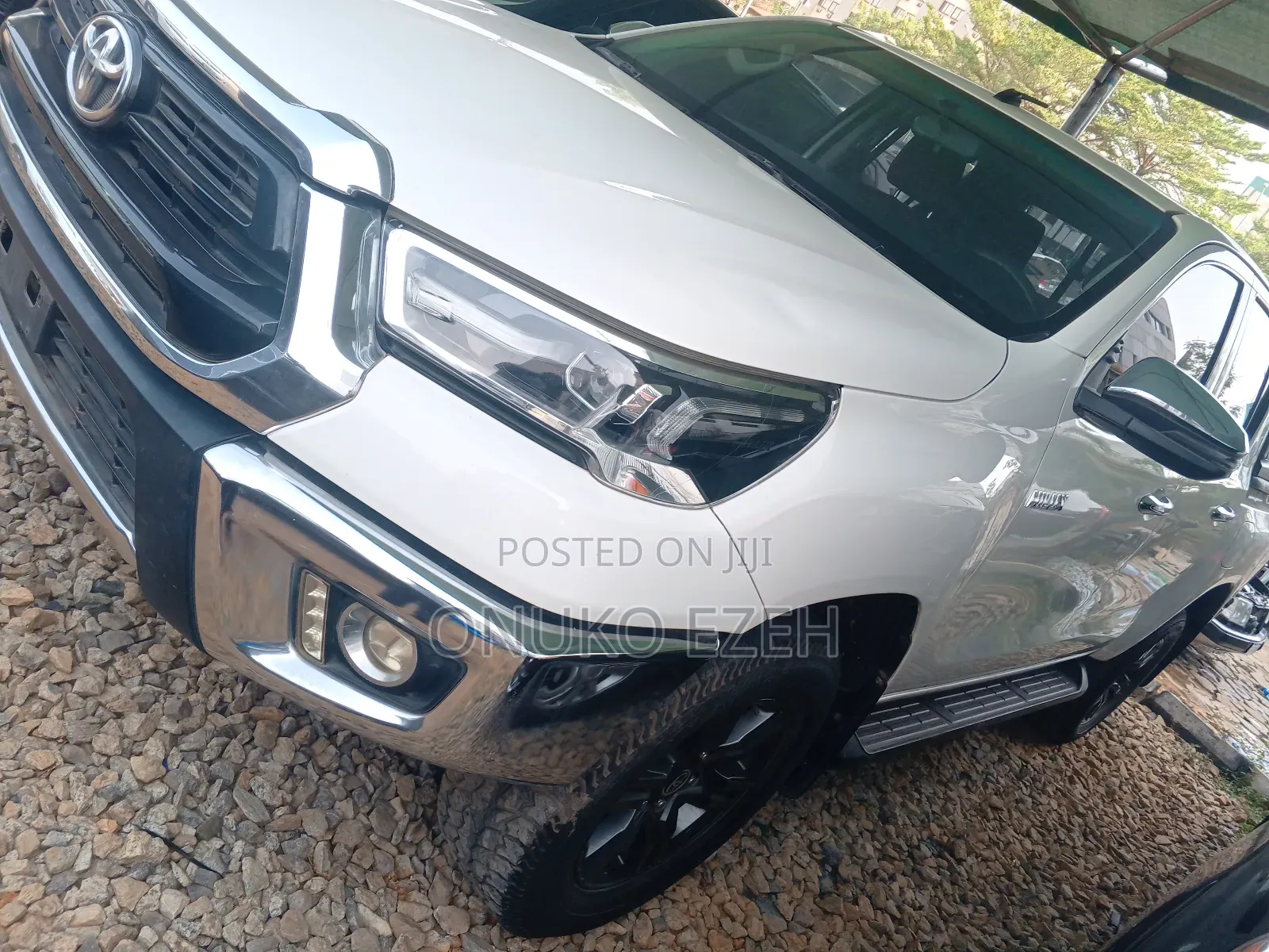 Toyota Hilux 2022 White