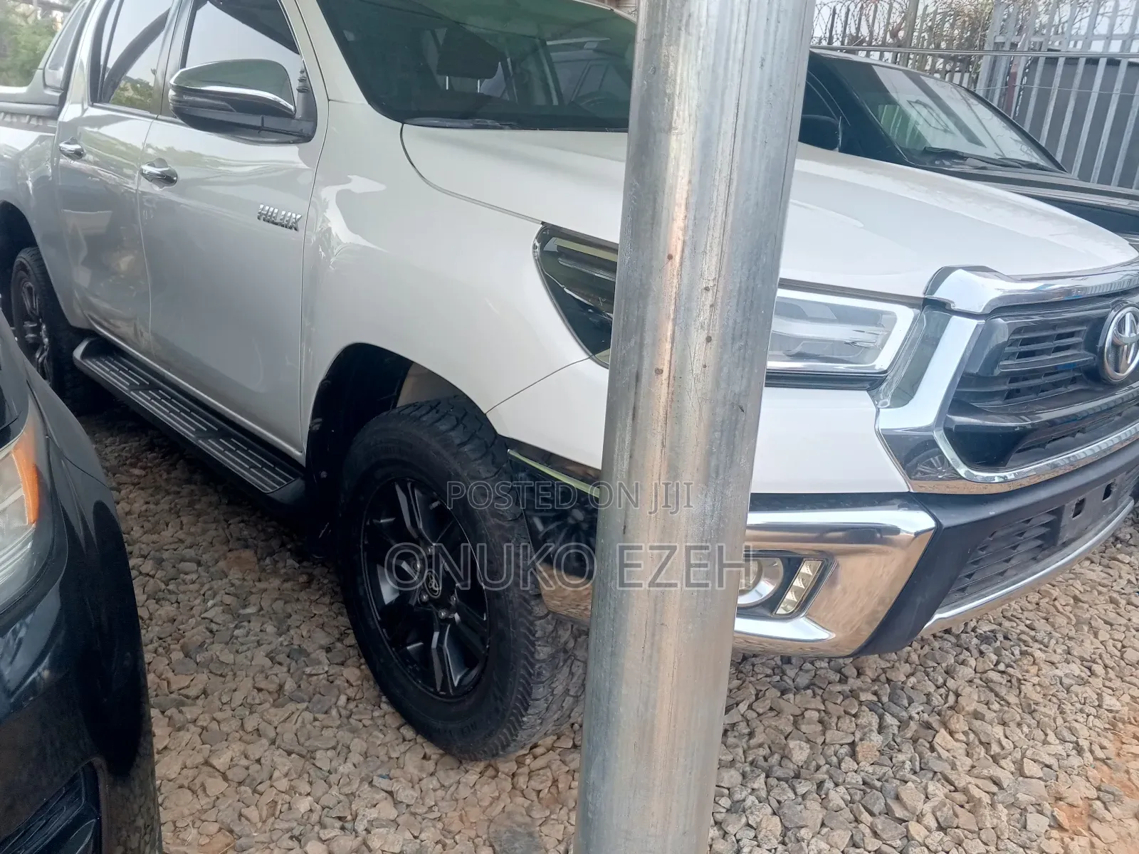 Toyota Hilux 2022 White