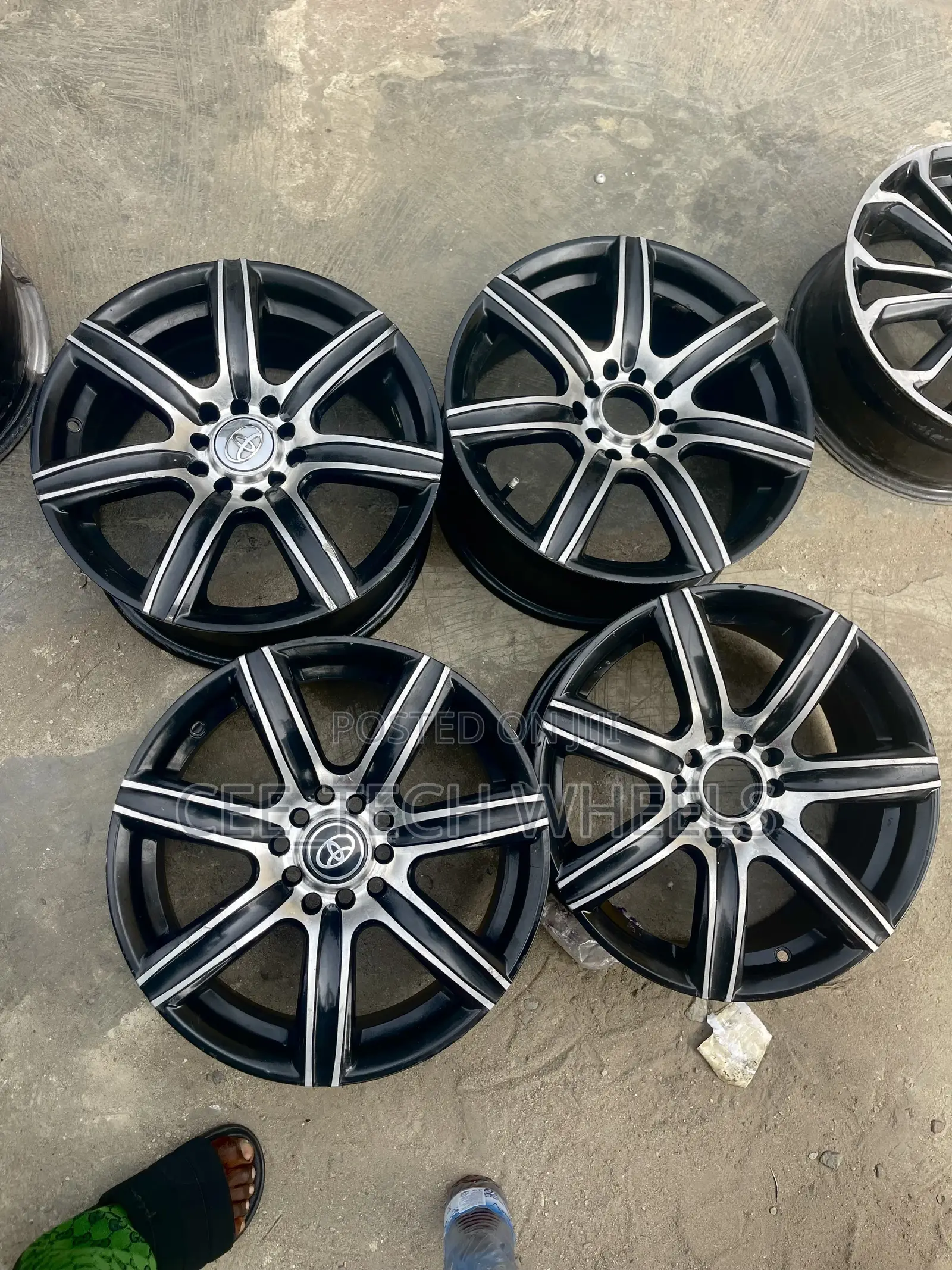 16inch Universal Hole for Corolla ,Camry and Other Vehicles