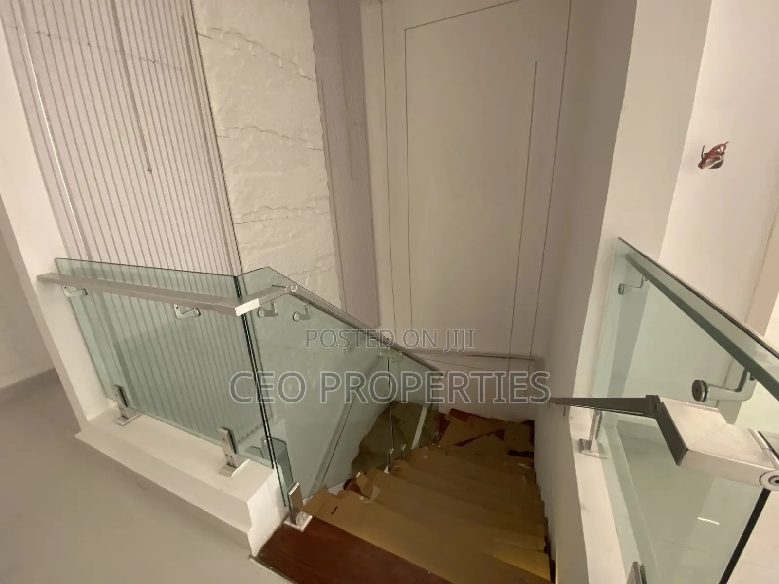 5bdrm Duplex in Chevron for sale