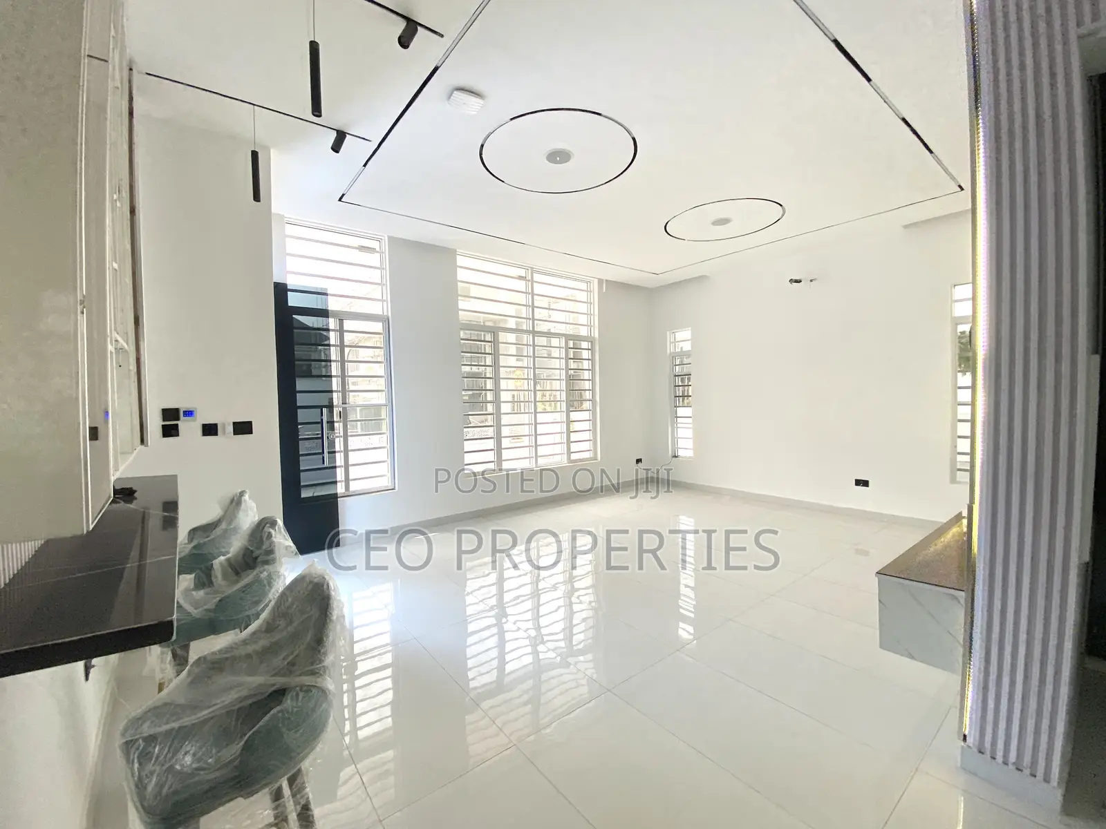 5bdrm Duplex in Chevron for sale
