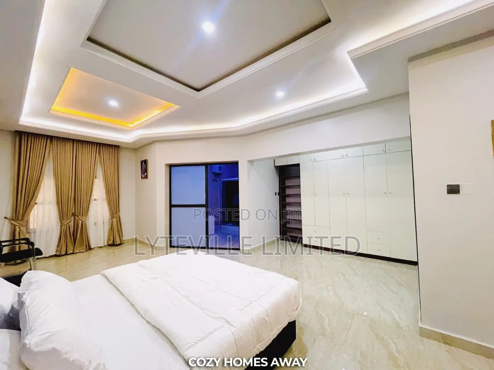 Luxurious 5-Bedroom Duplex