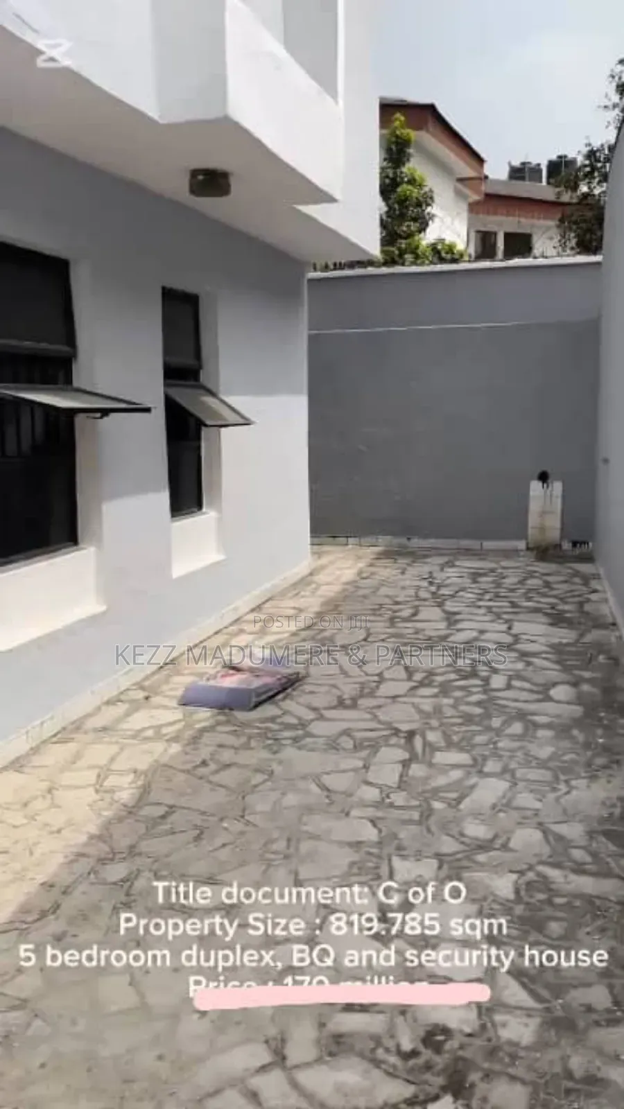 10bdrm Duplex in Cocaine Estate , Off for sale