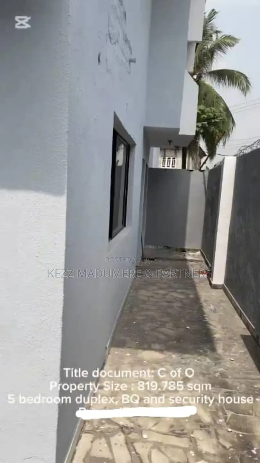 10bdrm Duplex in Cocaine Estate , Off for sale