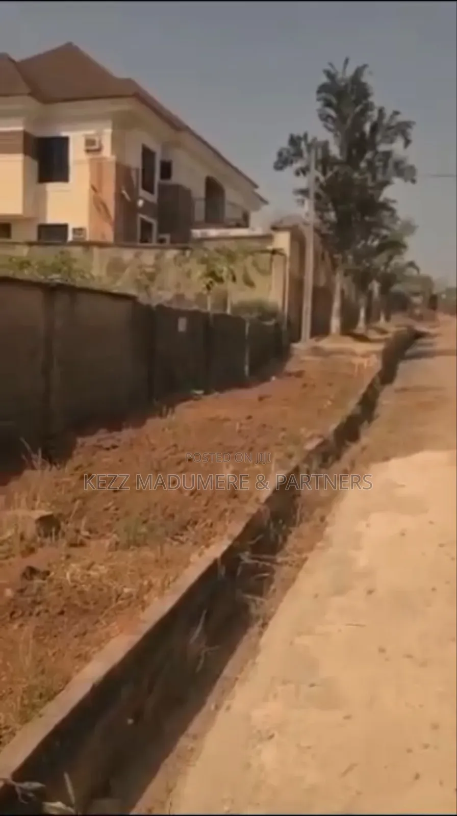 For Sale: 1000 Sqmts, Republic Est , Independence Layout,