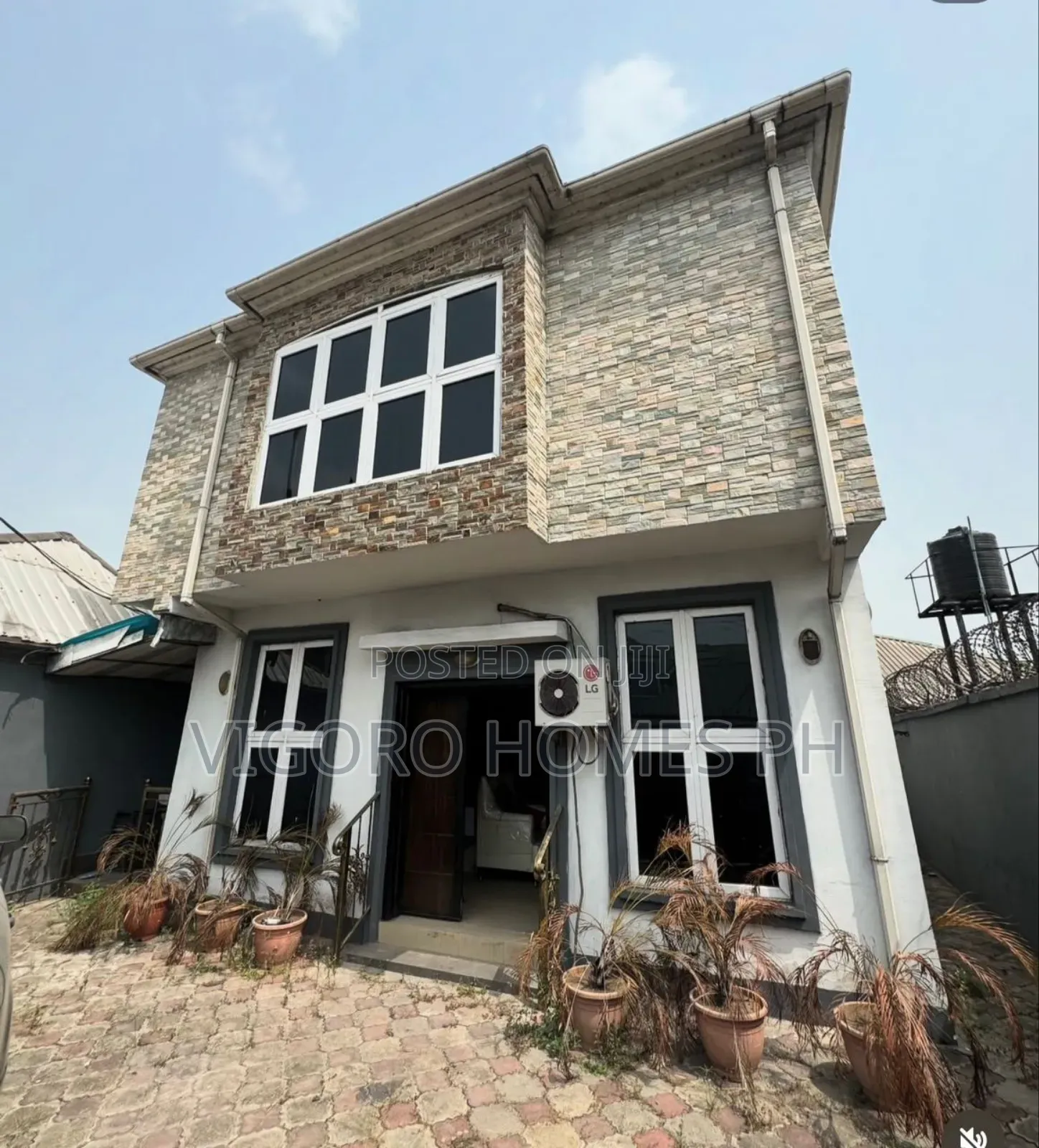 4bdrm Duplex in On A Tarred Road, Port-Harcourt for sale