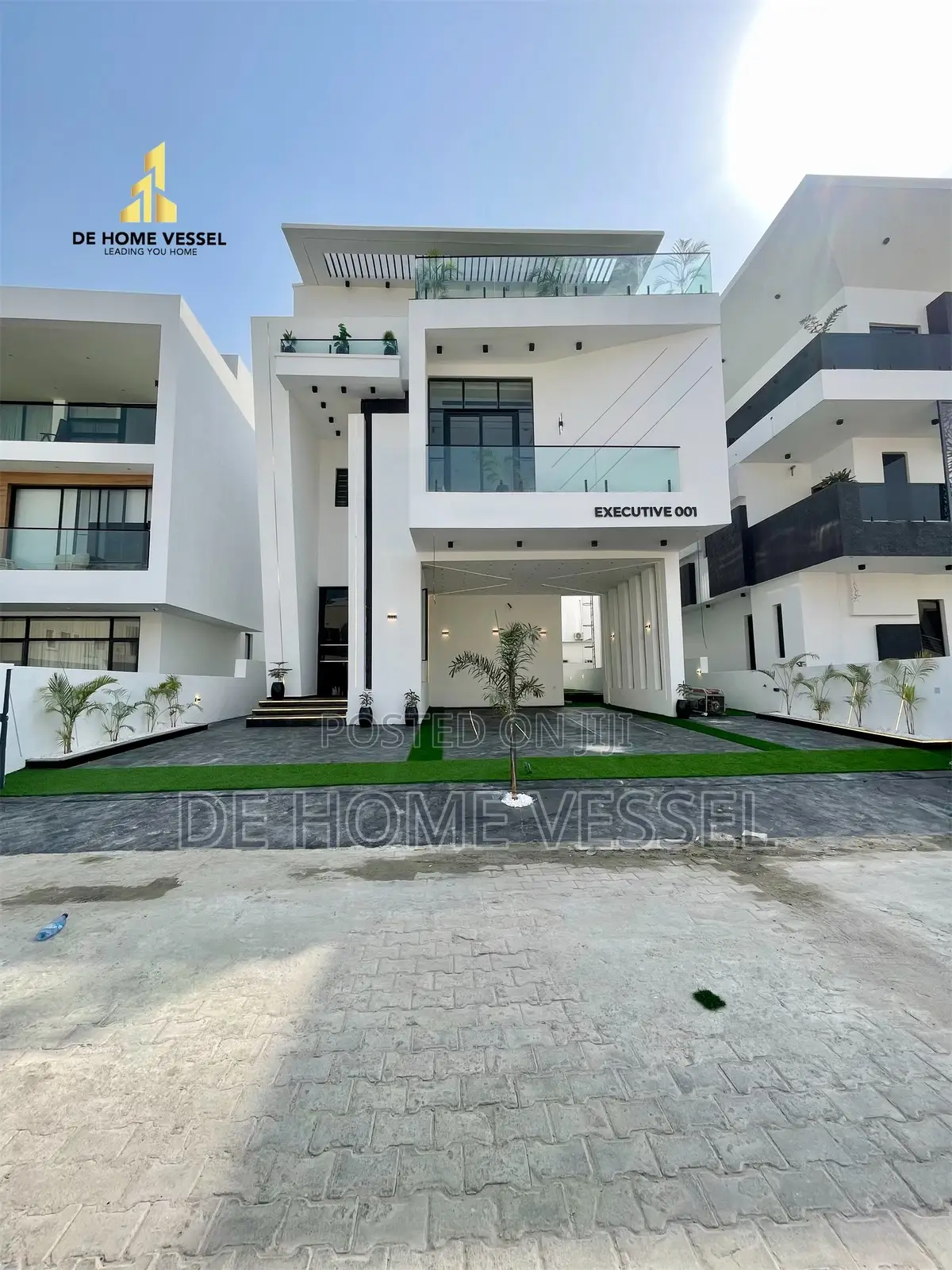 5bdrm Duplex in Chevron for sale