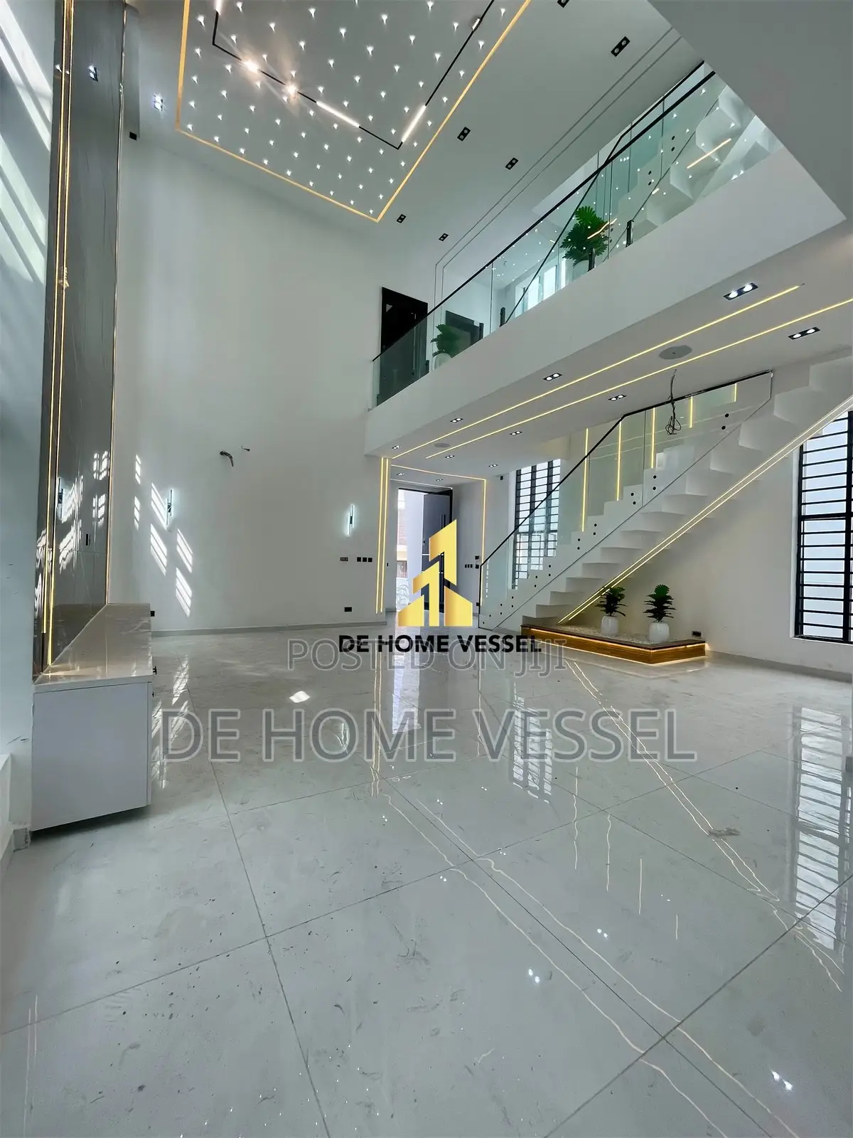 5bdrm Duplex in Chevron for sale