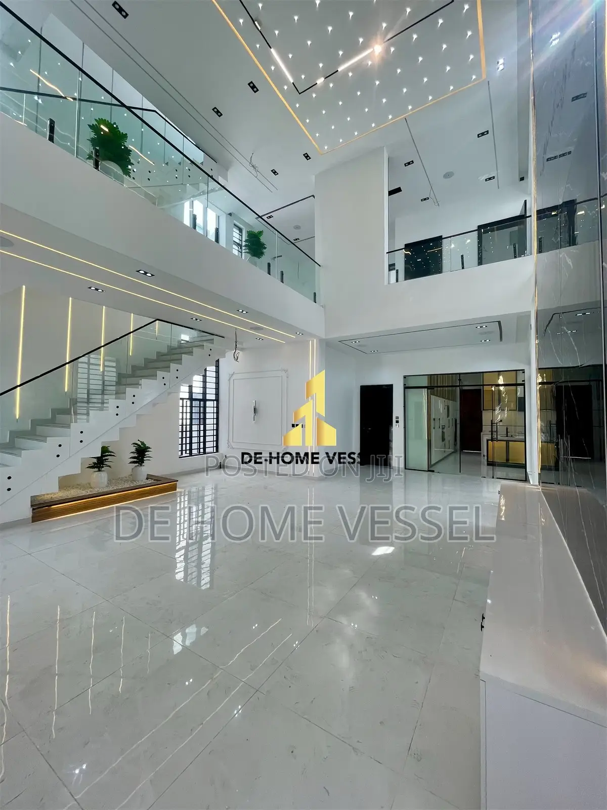 5bdrm Duplex in Chevron for sale