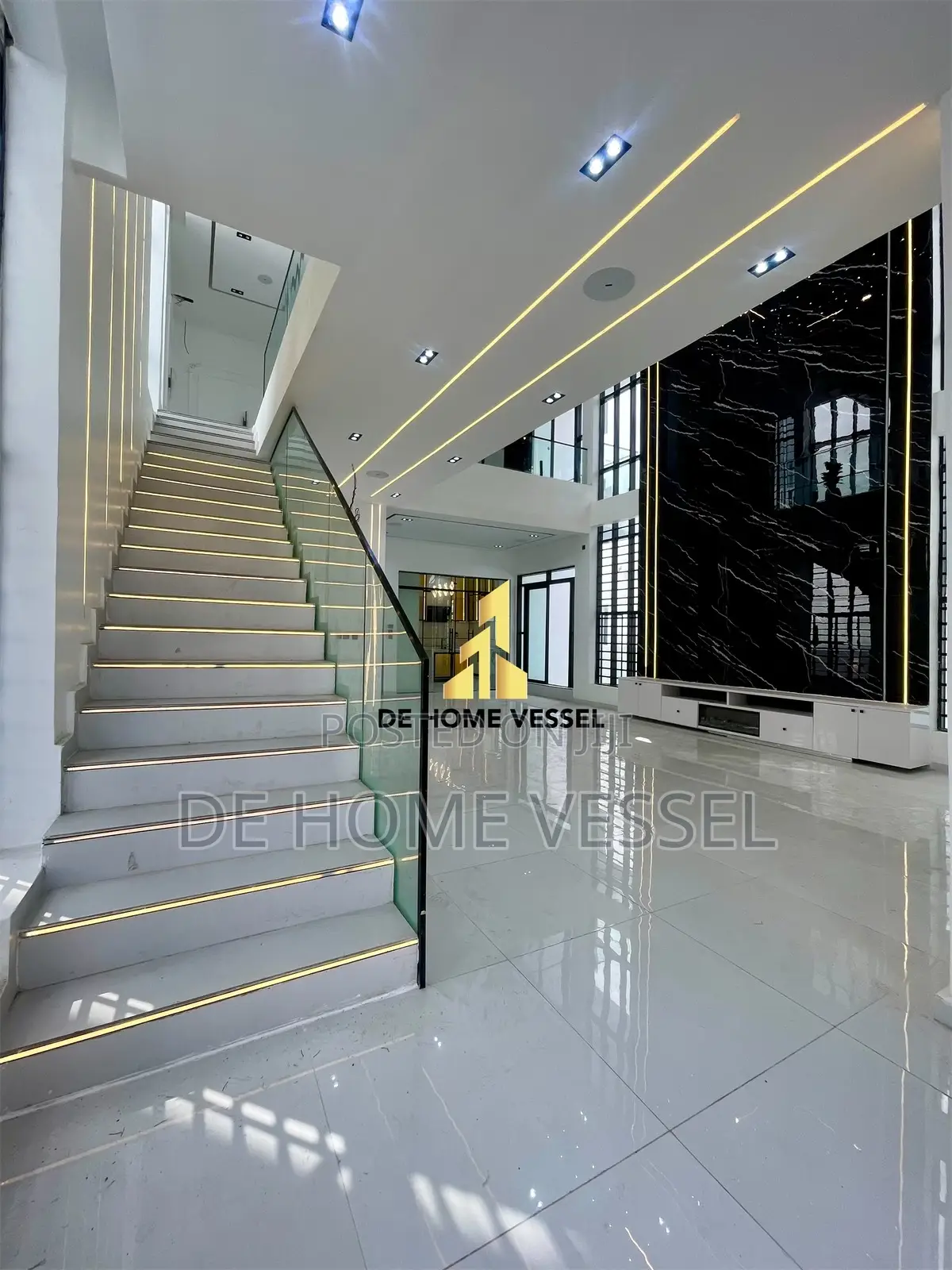 5bdrm Duplex in Chevron for sale