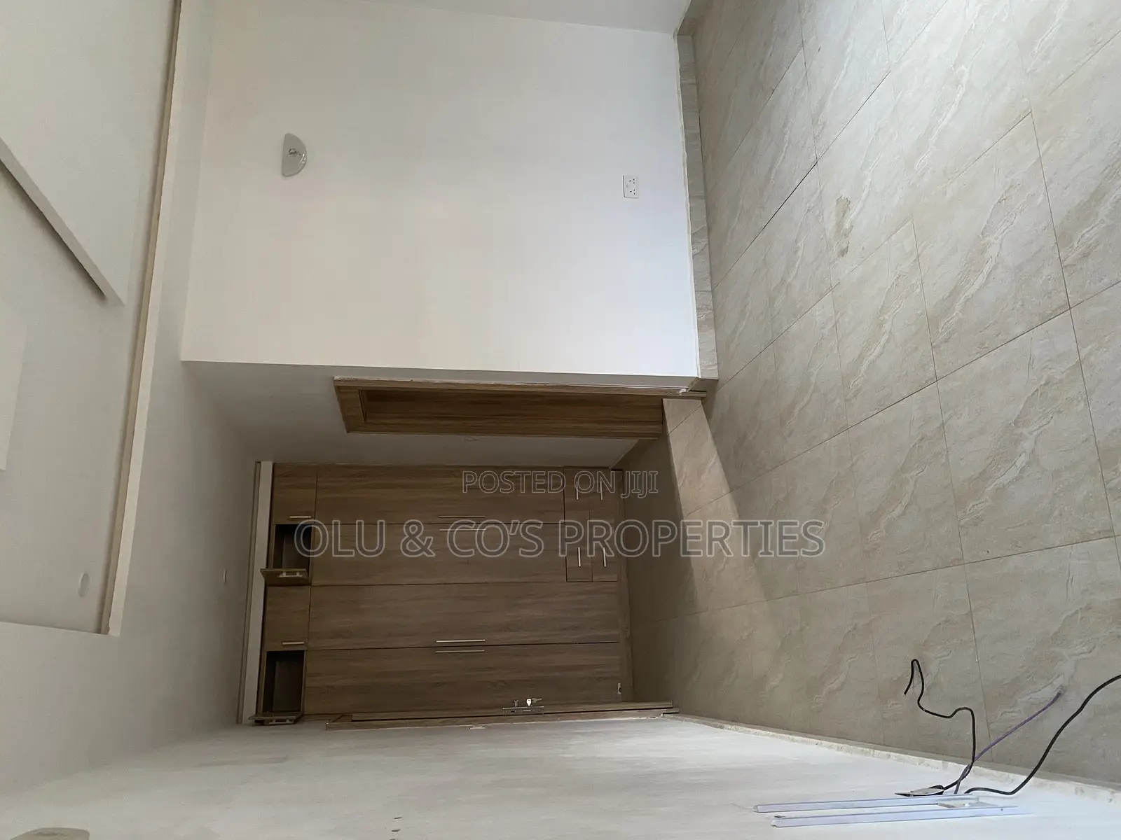 4bdrm Duplex in An Estate Nut for sale