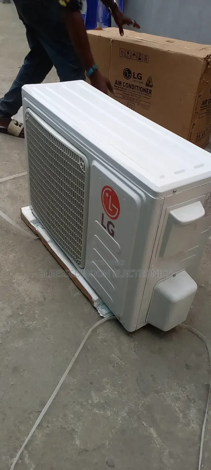 LG Smart Fast Cooling Standing Ac 2hp With Installation Kits