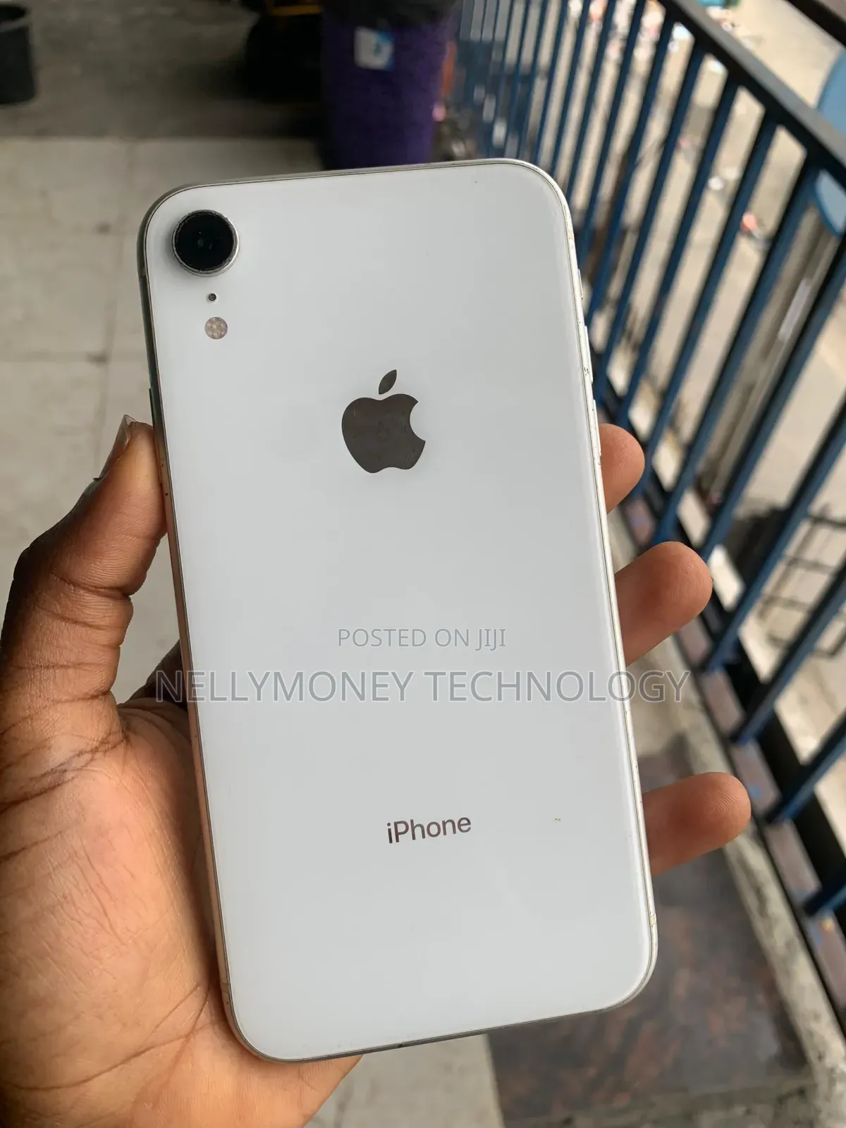 Apple iPhone XR 64 GB White