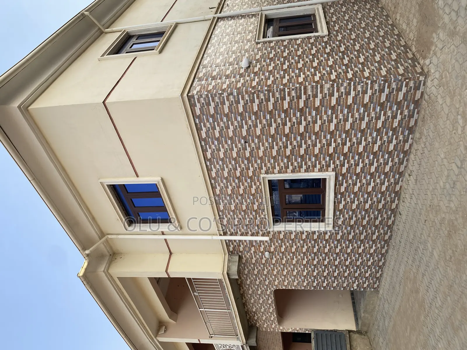 4bdrm Duplex in An Estate In Nut for rent