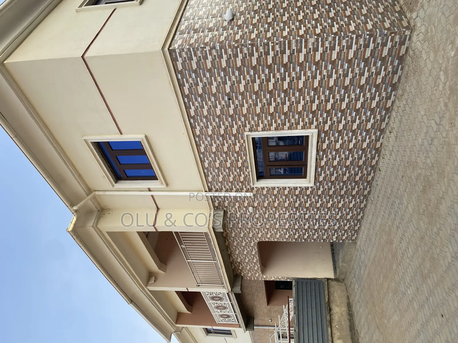 4bdrm Duplex in An Estate In Nut for rent