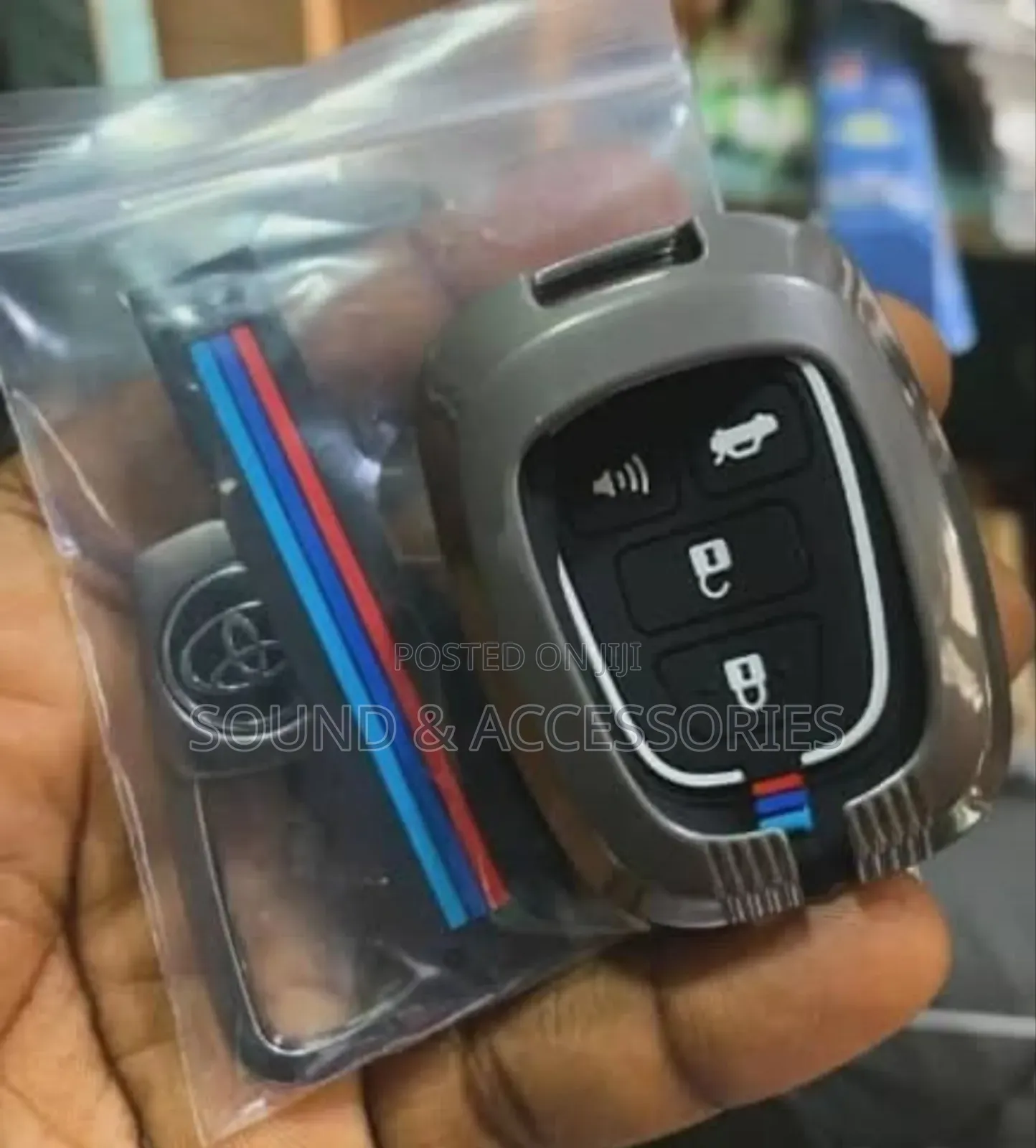 Toyota Camry 2012 Metallic + Silicone Car Keycover/Keyholder