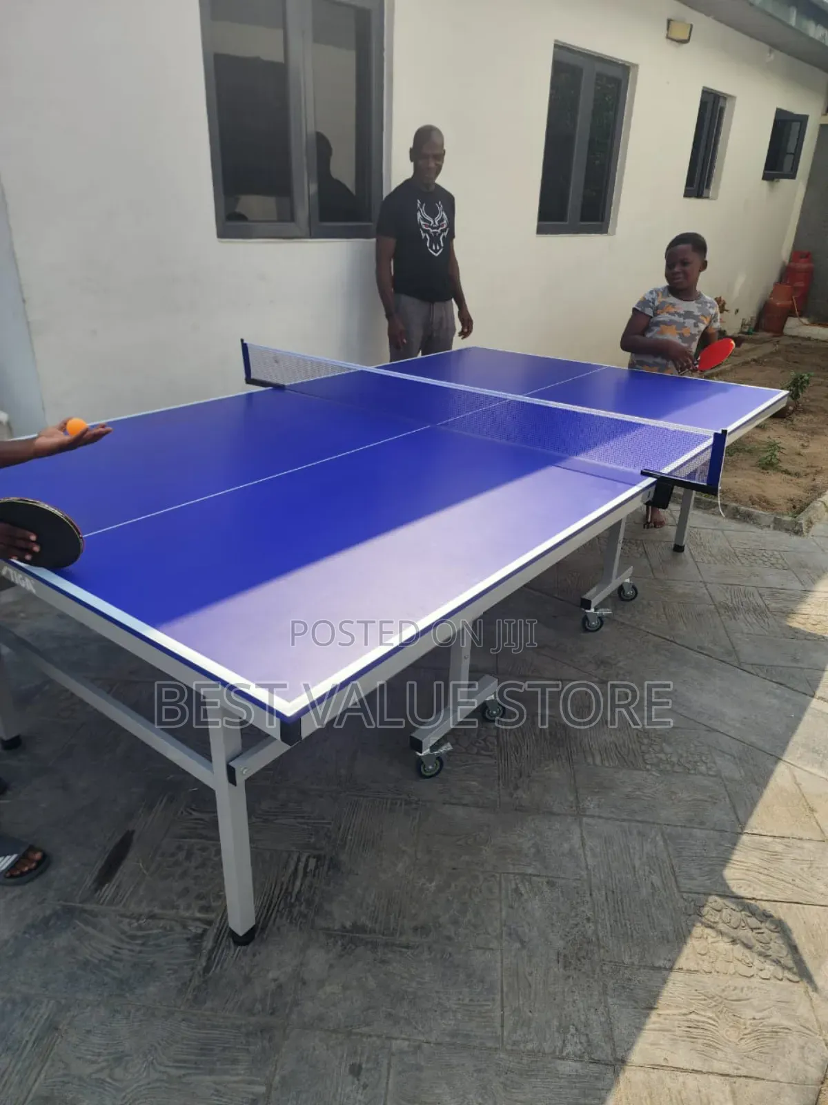 Stiga Outdoor Waterproof Table With Bat and Balls