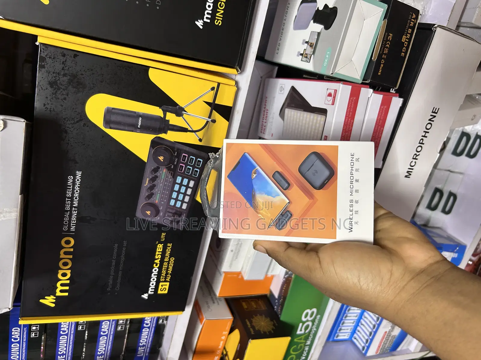 J13 Wireless Lapel Microphone + Charge Box Noise Reduction