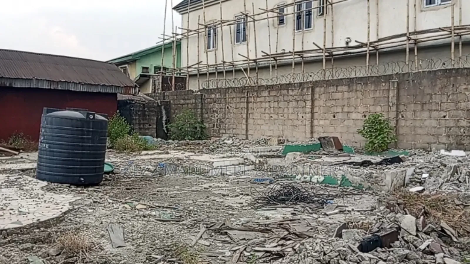For Sale : Almost 1 Plot, Back of Salvation Ministries , Gra